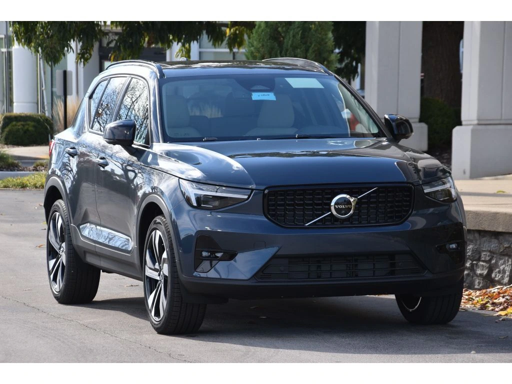 2026 Volvo - image 2