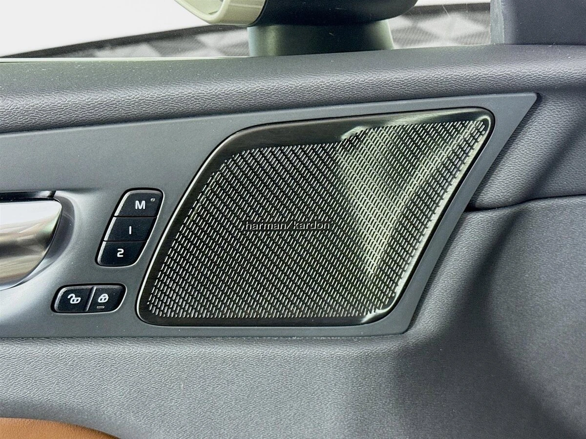 2023 Volvo - image 21