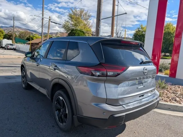 2026 Nissan Rogue SV photo 3