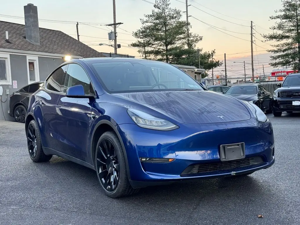 2023 Tesla Model Y Long Range's photo