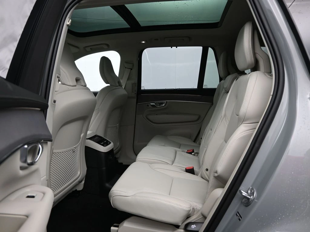 2026 Volvo - image 24