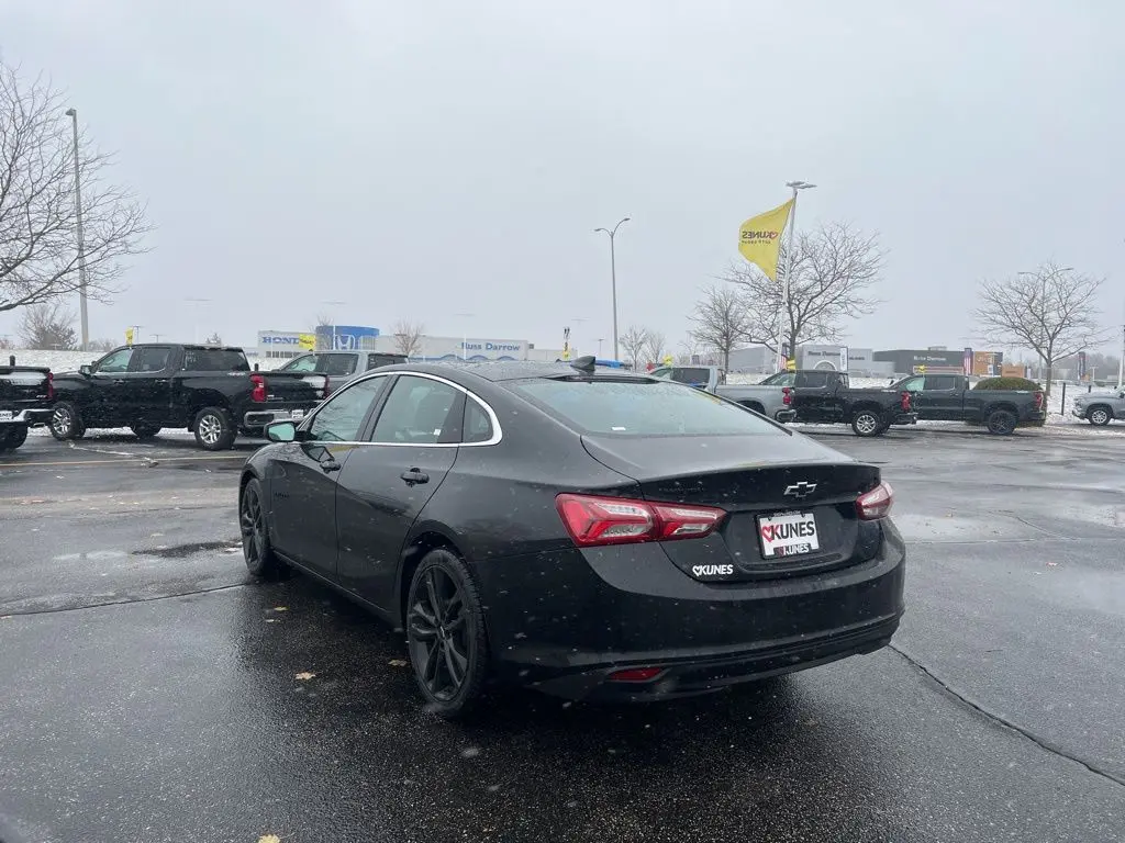 2023 Chevrolet Malibu 1LT photo 3