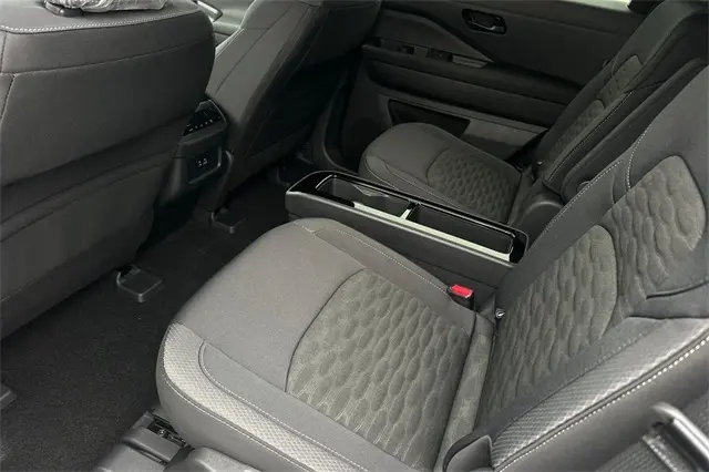 2025 Nissan Pathfinder SV photo 4
