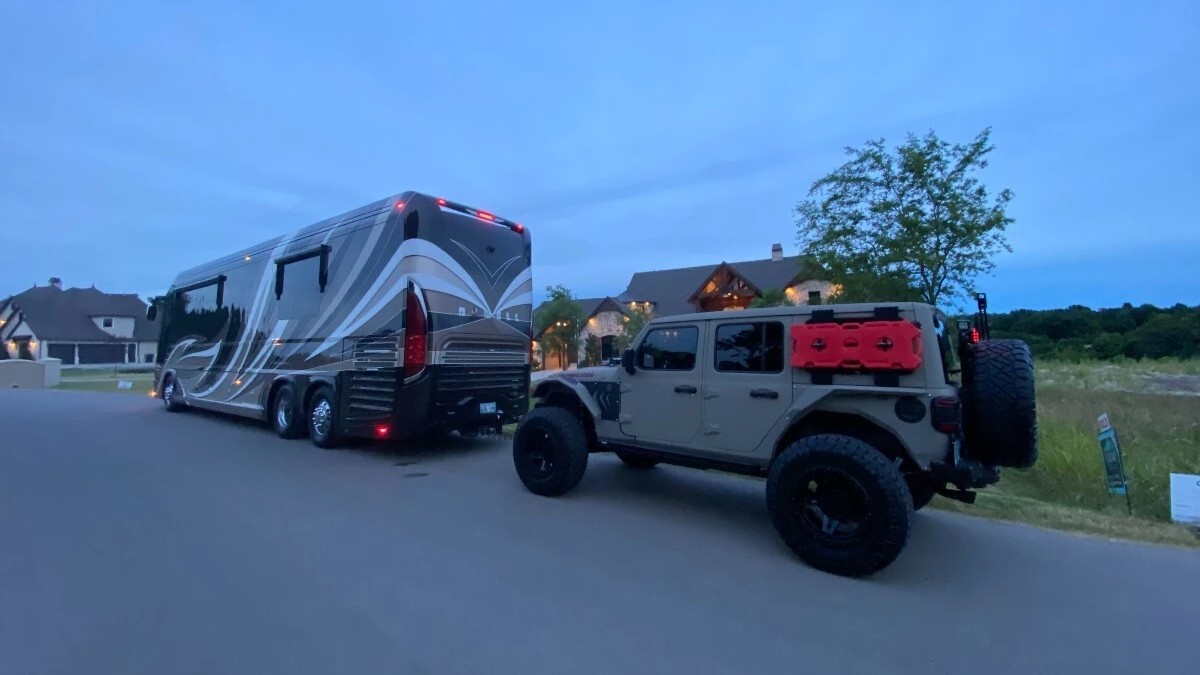 RV Flat Towing a Custom Jeep Wrangler