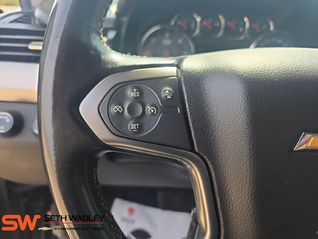 2019 Chevrolet Suburban LT - Photo 18