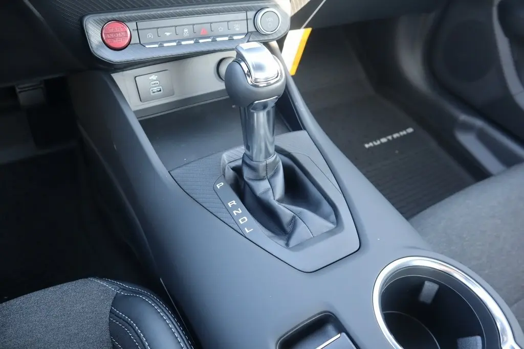 2025 Ford Mustang EcoBoost photo 7