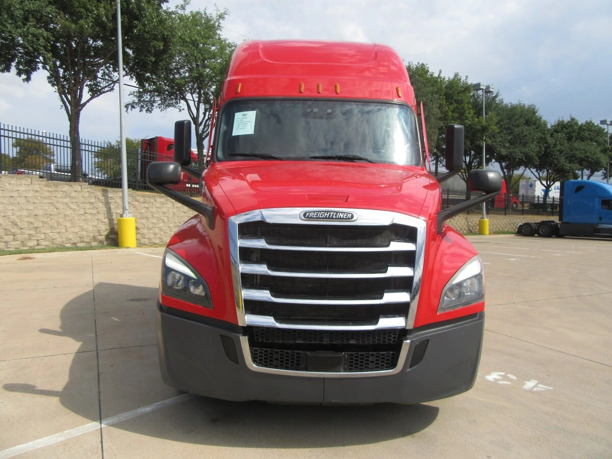 2023 Freightliner Cascadia — photo 7