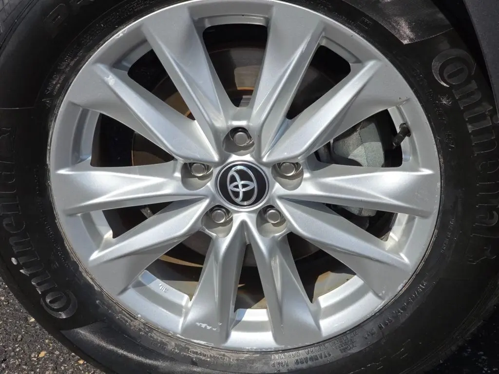 2024 Toyota Corolla Cross LE photo 9