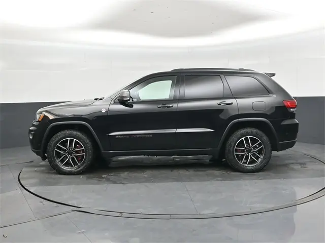 2021 Jeep Grand Cherokee Trailhawk photo 2