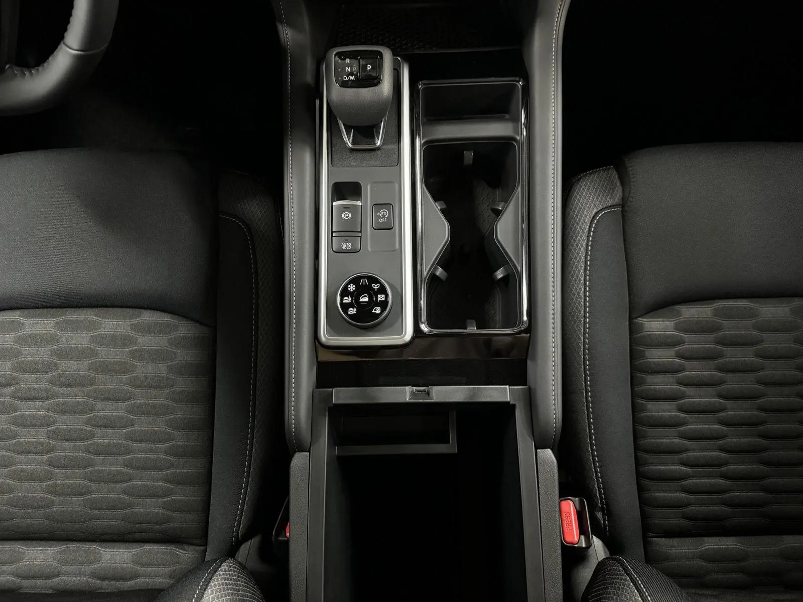 2025 Nissan Pathfinder SV photo 21