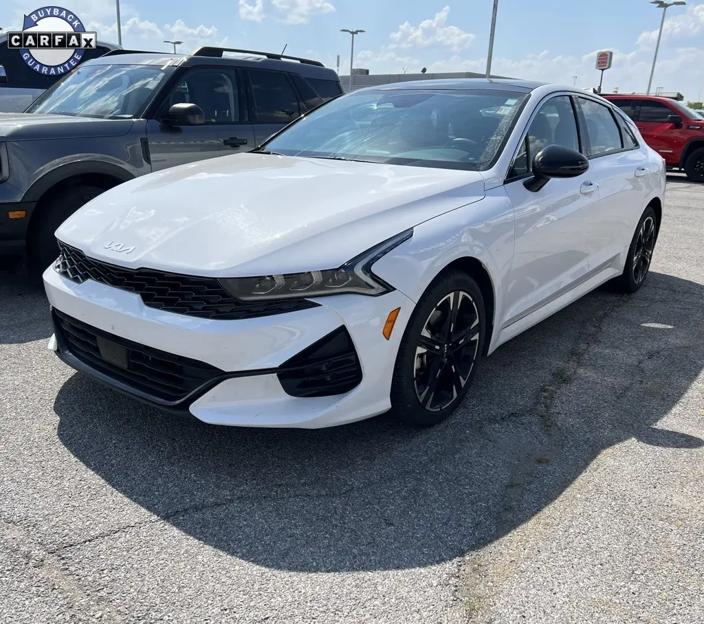 2024 Kia K5 GT-Line photo 3