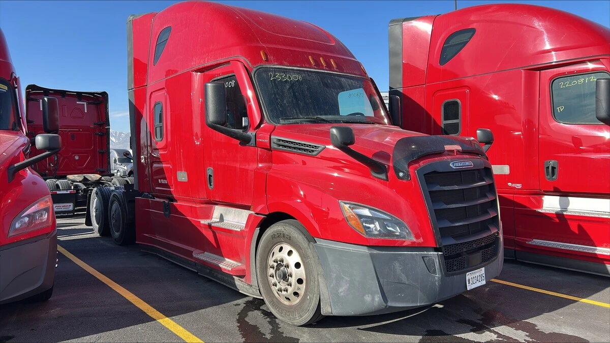 2023 Freightliner Cascadia - image 2
