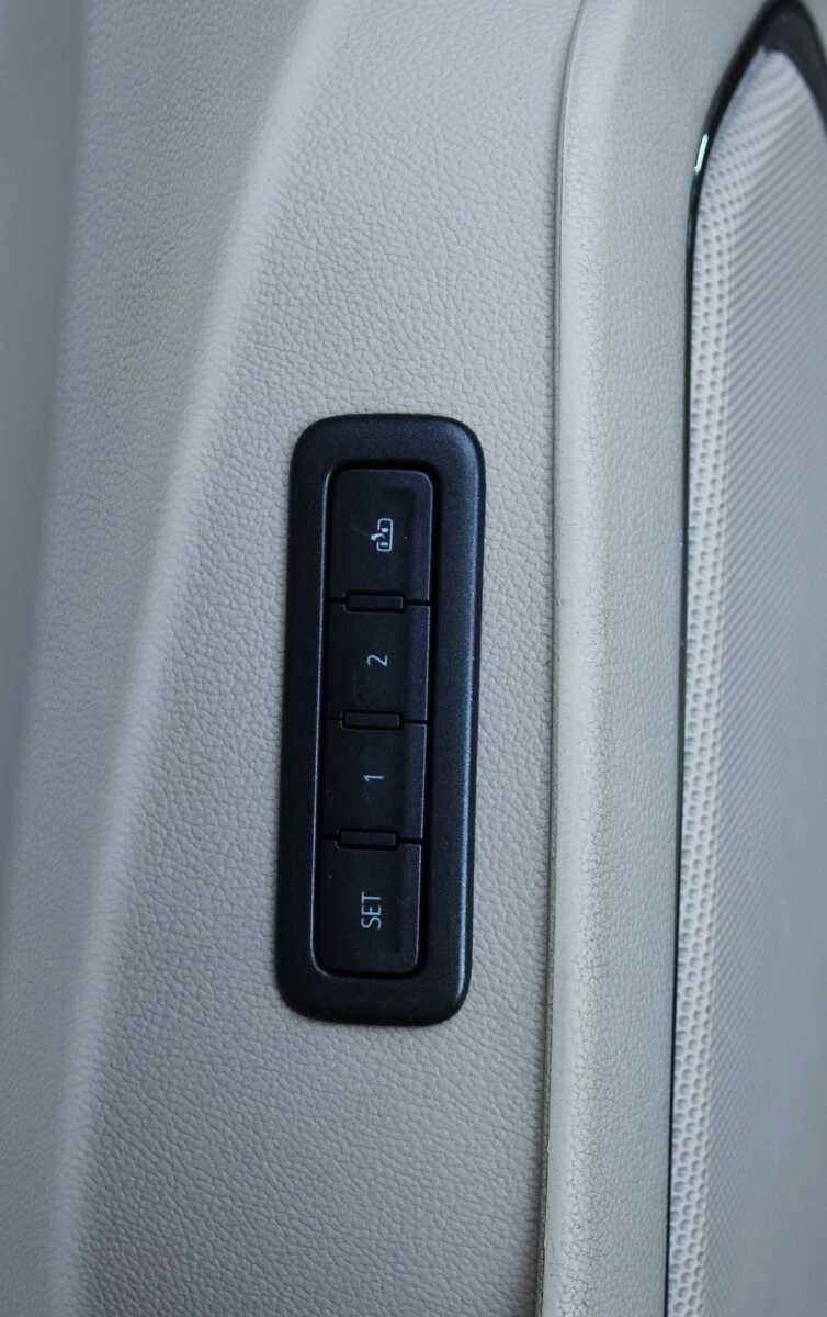 2020 GMC Yukon Denali - Photo 40
