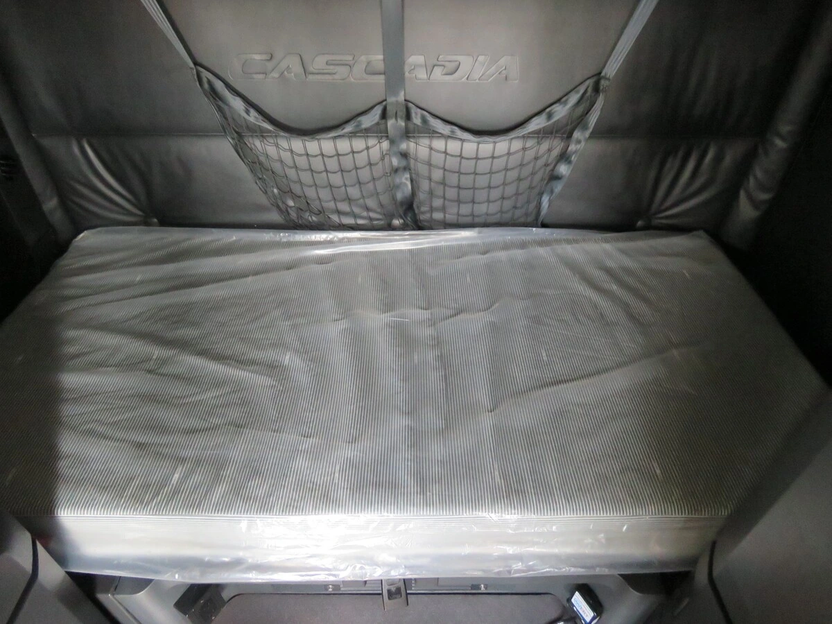 2023 Freightliner Cascadia - image 17