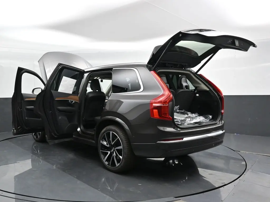 2025 Volvo - image 50