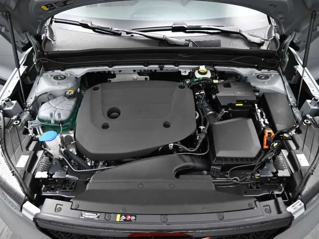 2026 Volvo - image 28