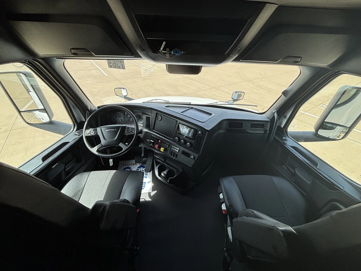 2027 Freightliner Cascadia - image 12