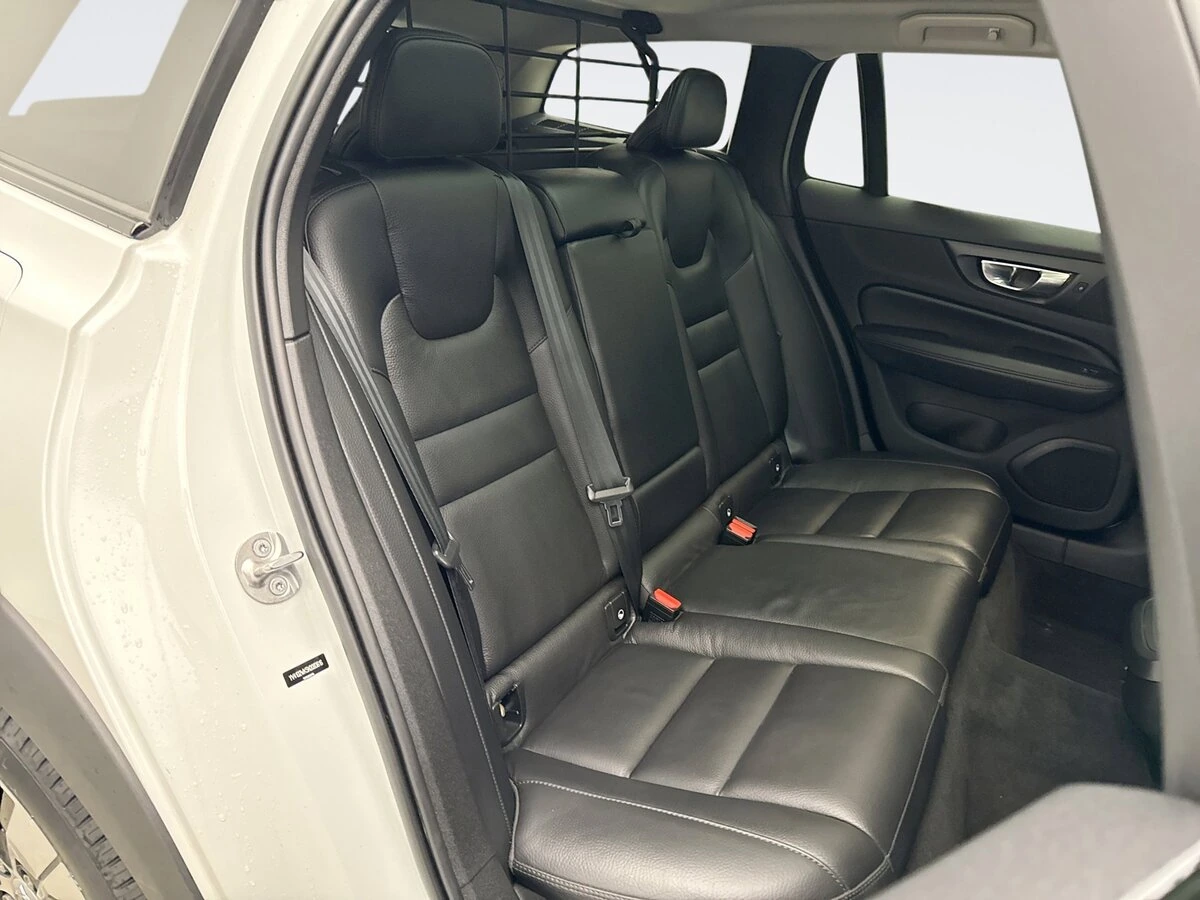 2022 Volvo - image 17