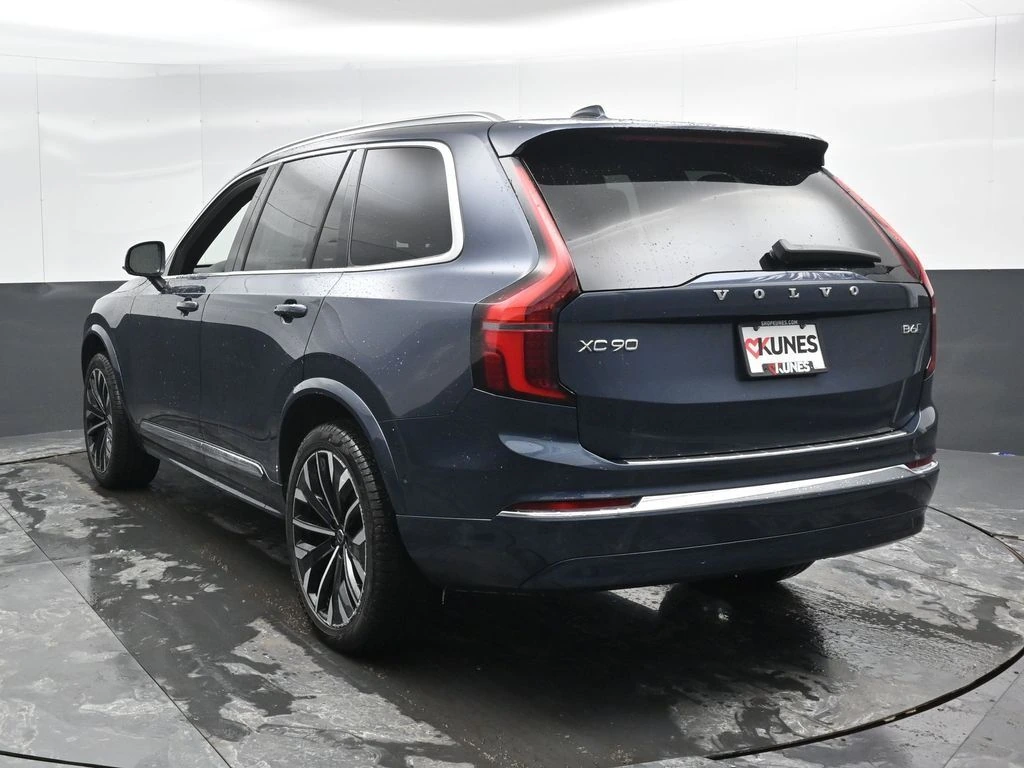 2026 Volvo - image 8