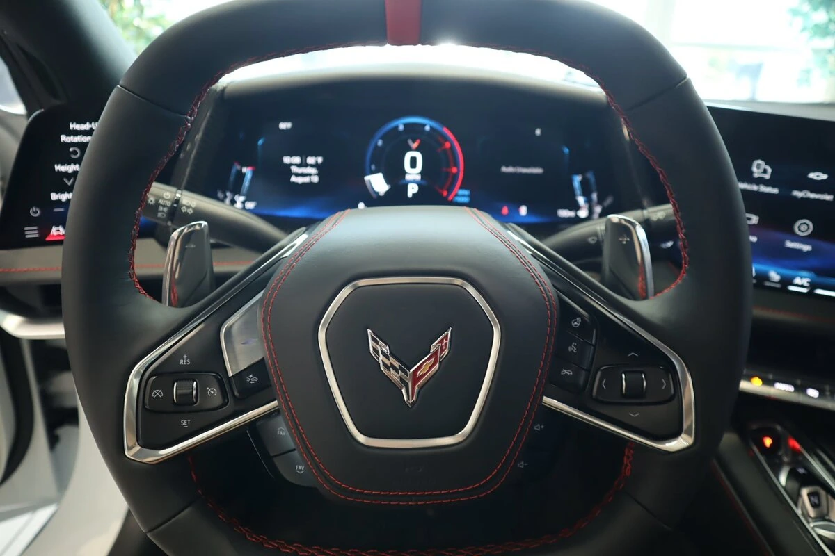 2027 Chevrolet Corvette 2LT - Photo 6