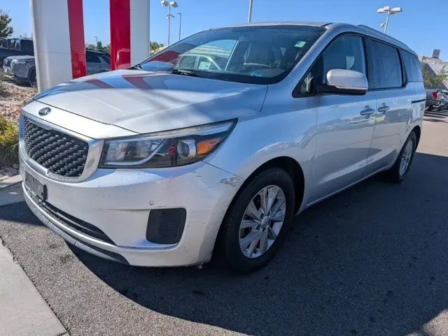2017 Kia Sedona LX photo 2