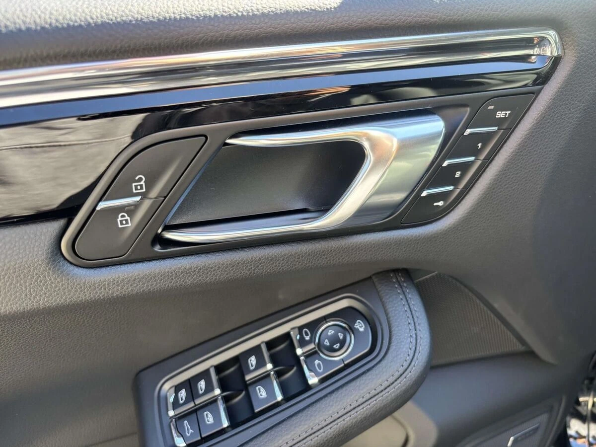 2026 Porsche Macan Base - Photo 23