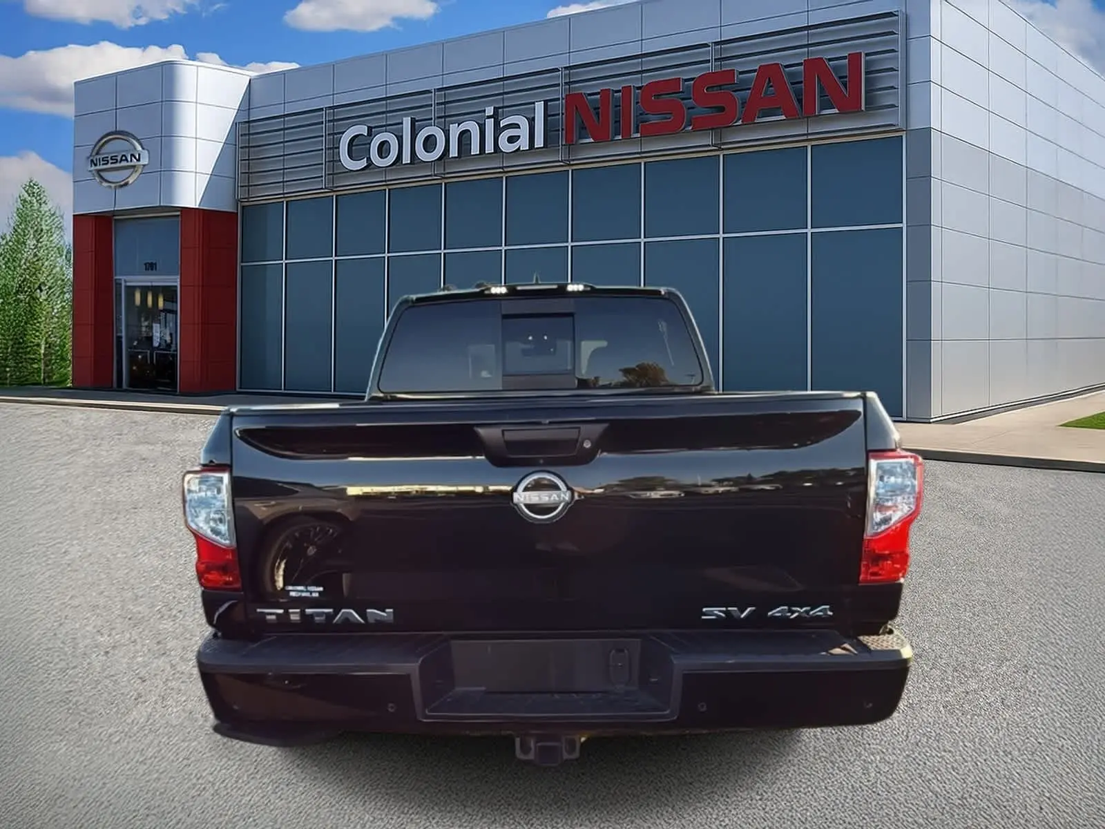 2024 Nissan Titan SV photo 3