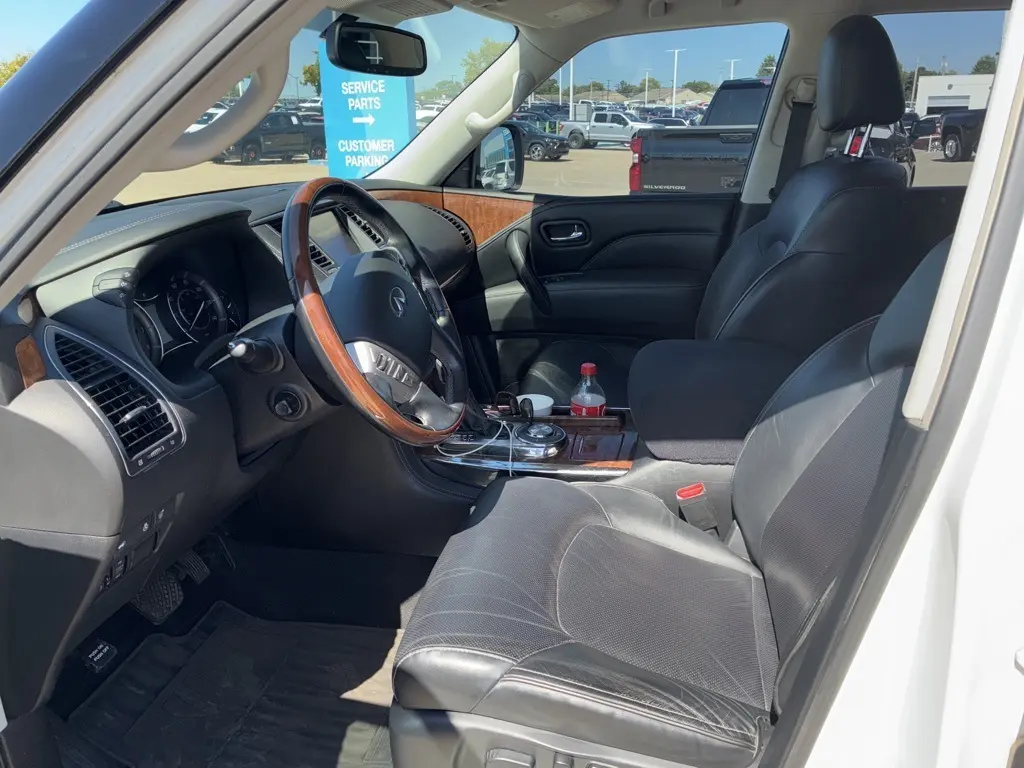2019 Infiniti QX80 Luxe photo 9