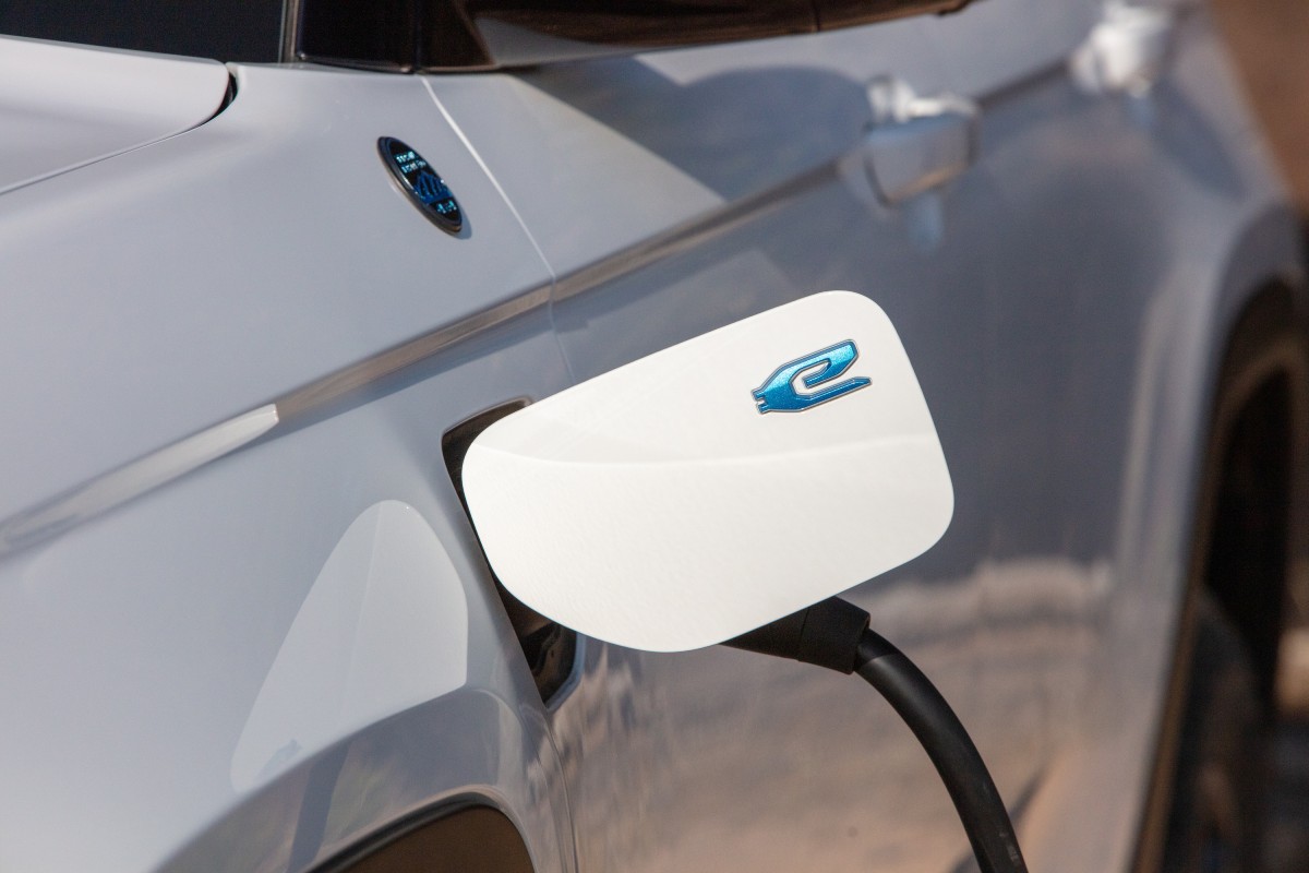 2025 Jeep Grand Cherokee 4xe Exterior while Charging