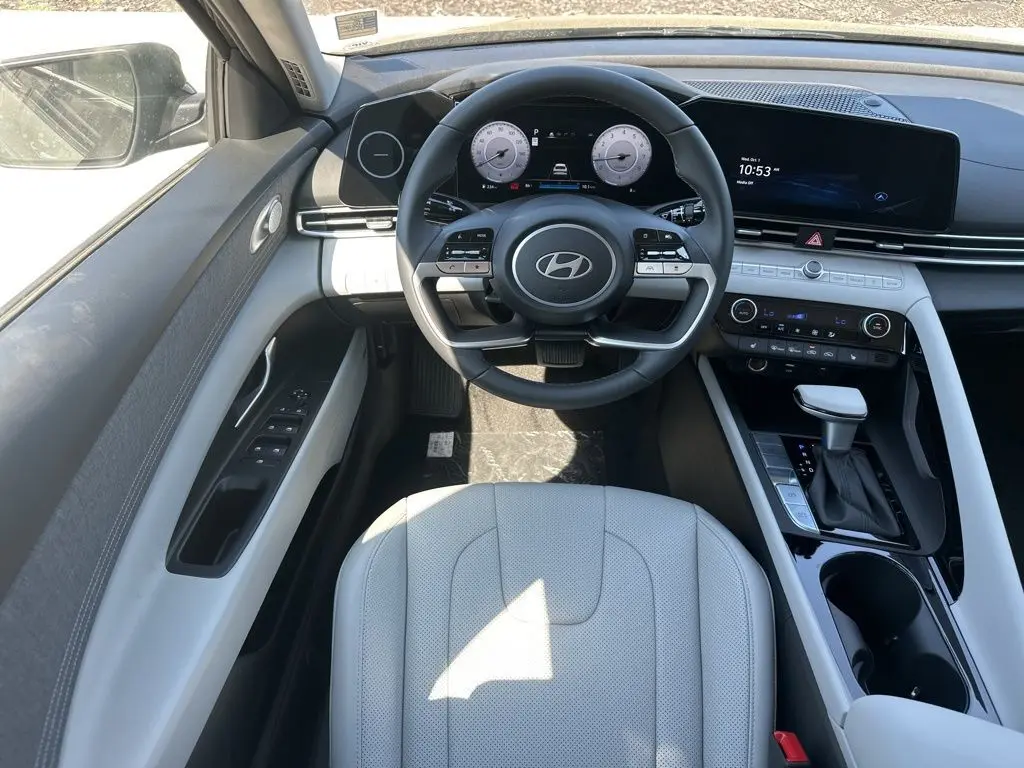 2025 Hyundai Elantra Limited photo 25