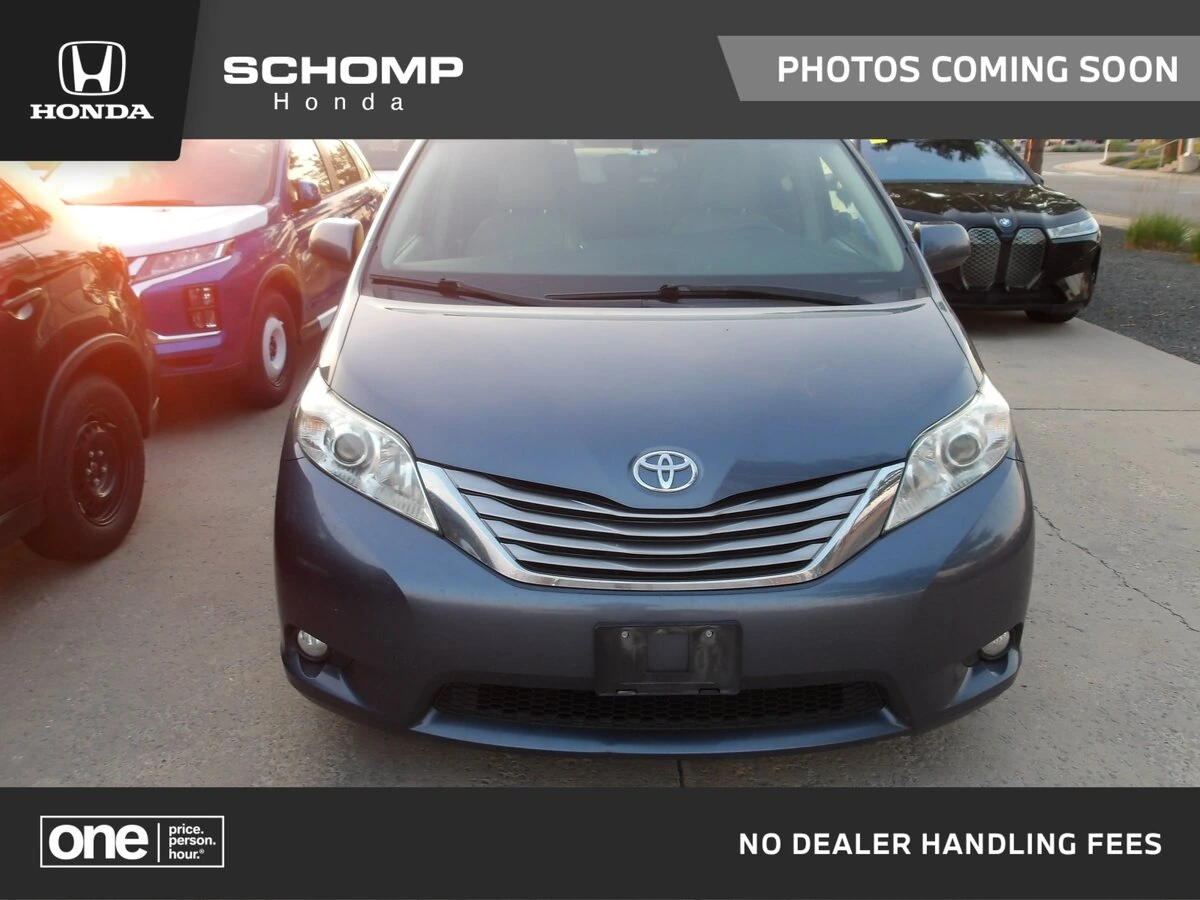 2017 Toyota Sienna XLE V6 AWD 7-Passenger's photo