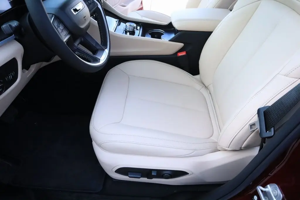 2025 Jeep Grand Cherokee Limited photo 2