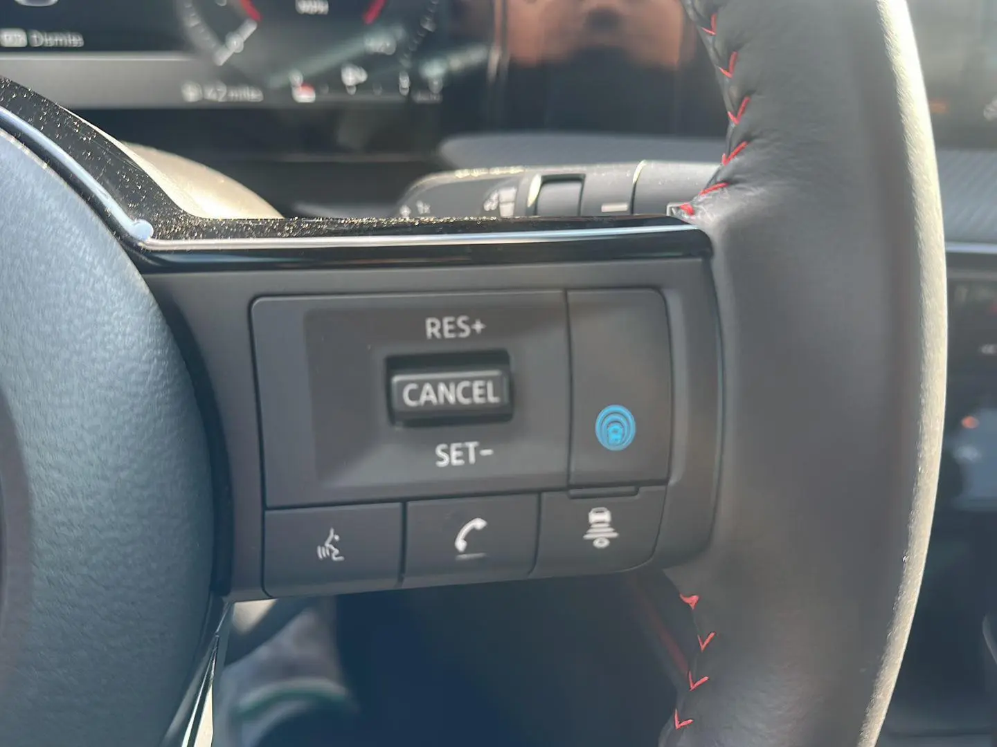 2025 Nissan Kicks SR photo 19