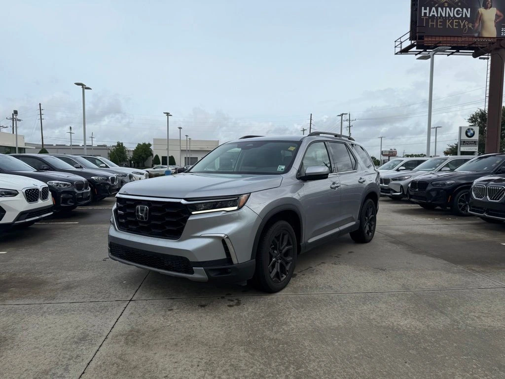 2025 Honda Pilot Touring AWD's photo