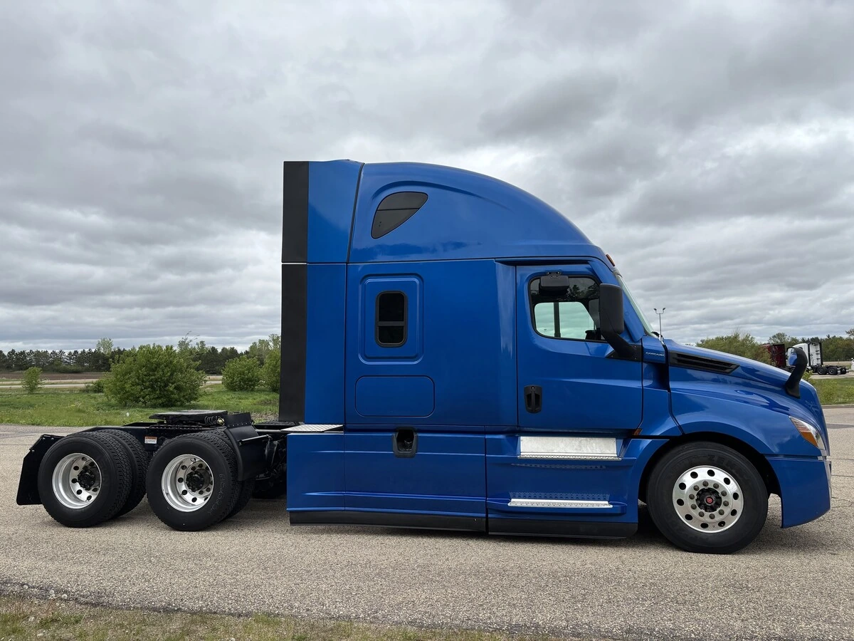 2022 Freightliner Cascadia — photo 4