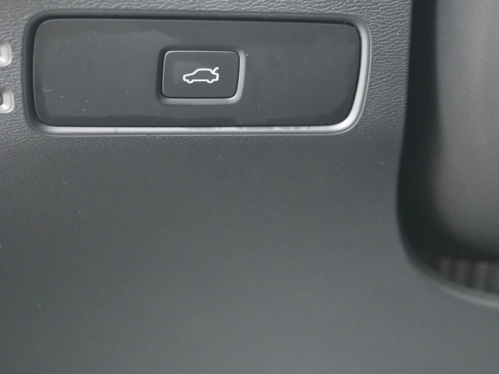 2024 Volvo - image 19