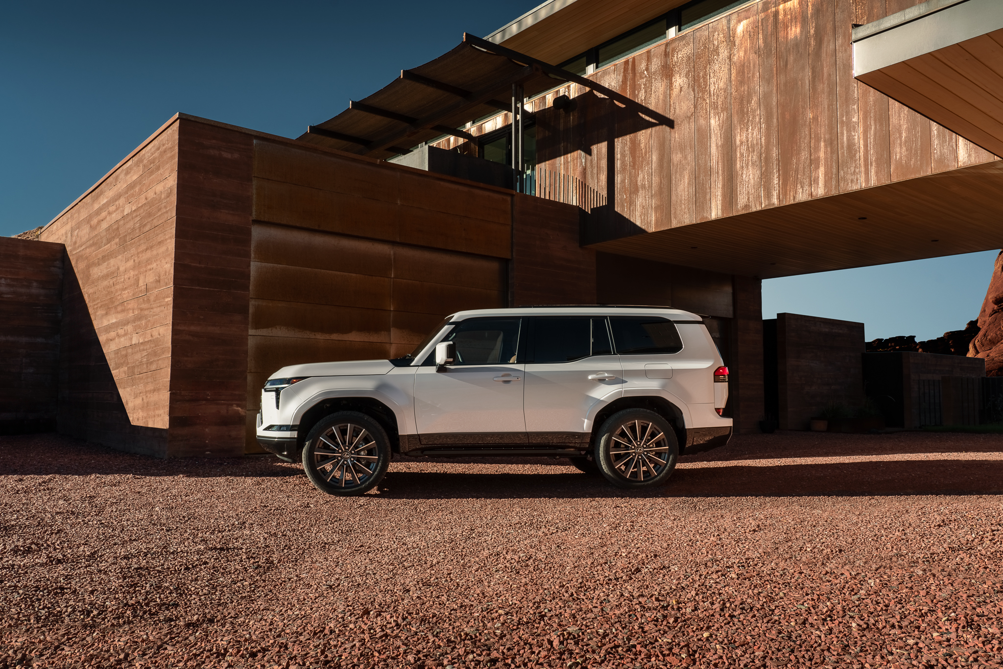 GX 550 Luxury Plus shown in Eminent White Pearl.