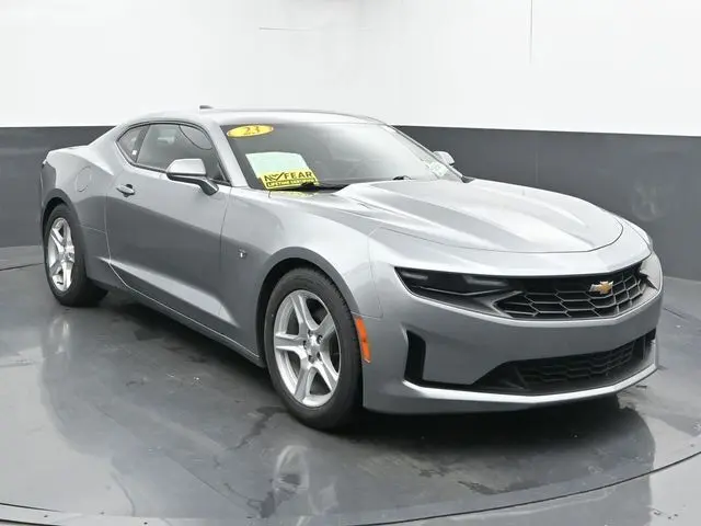 2023 Chevrolet Camaro 1LT photo 2