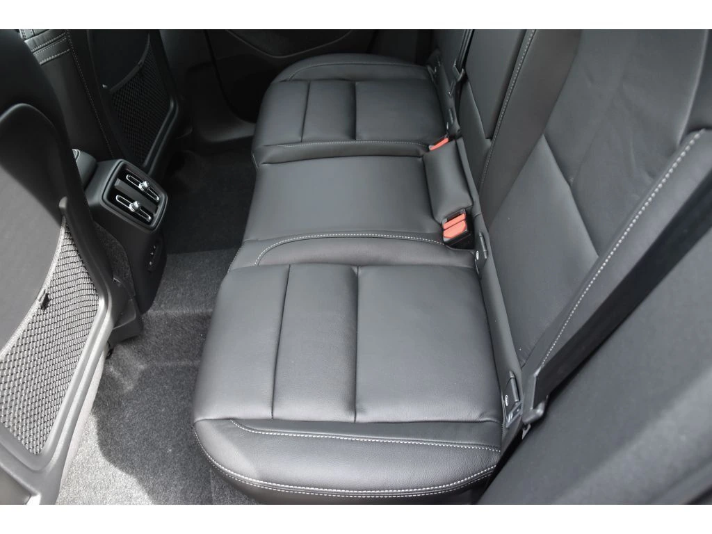 2026 Volvo - image 13