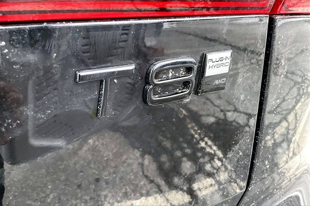 2026 Volvo - image 9