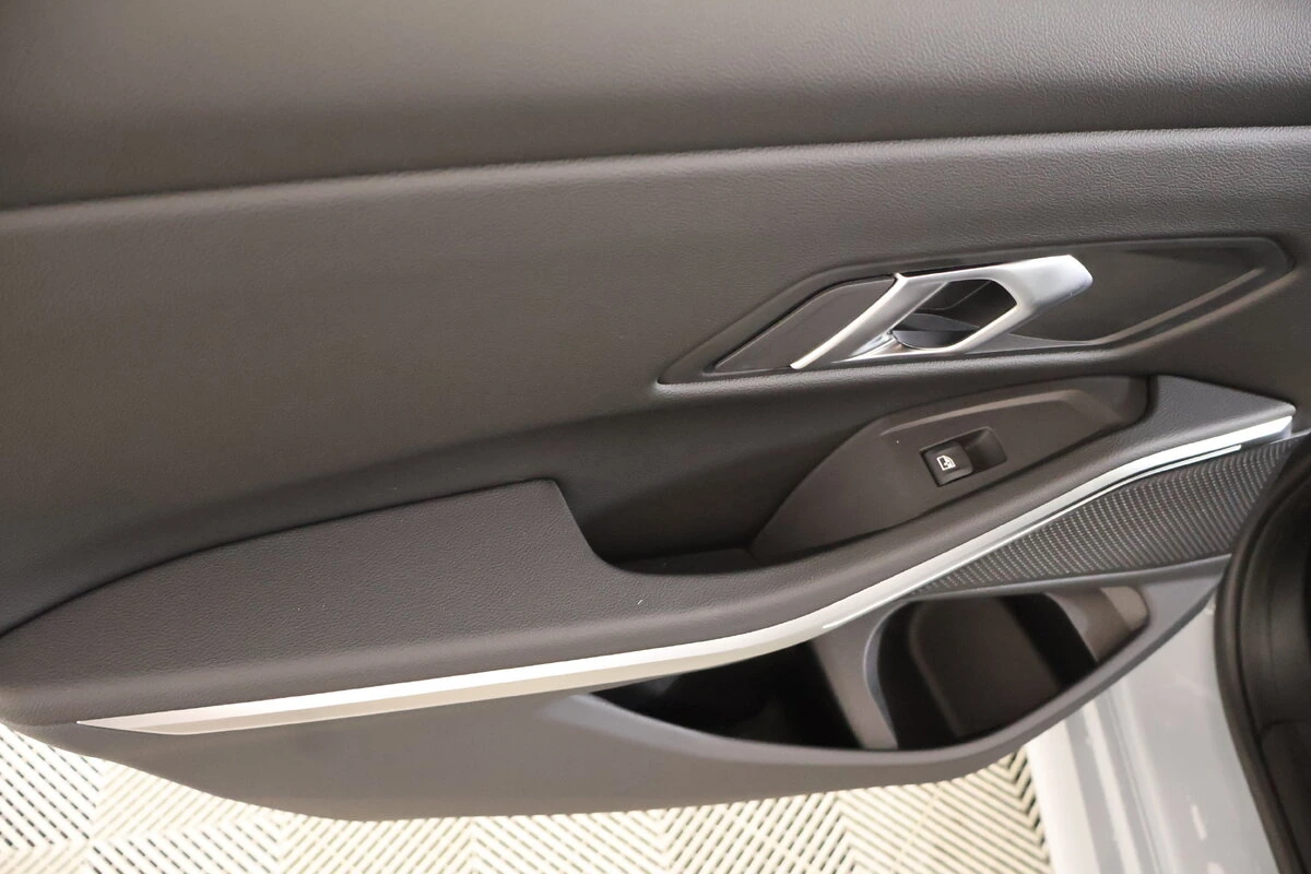 2026 BMW 3 Series 330i - Photo 17