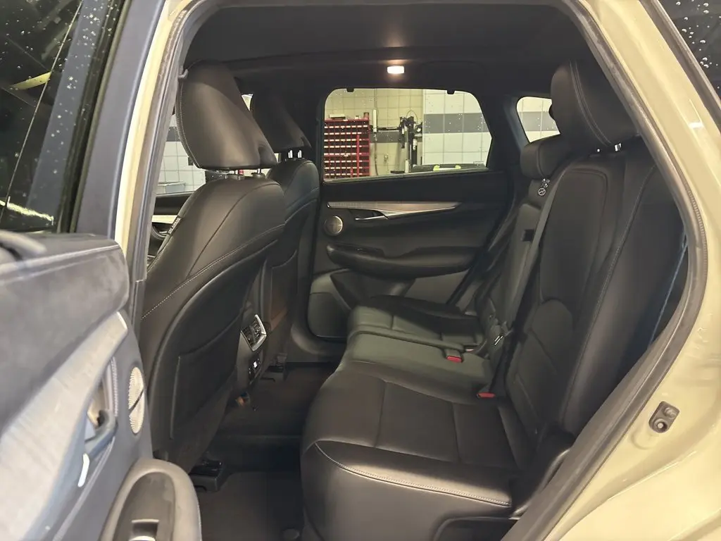 2019 Infiniti QX50 Essential AWD photo 23
