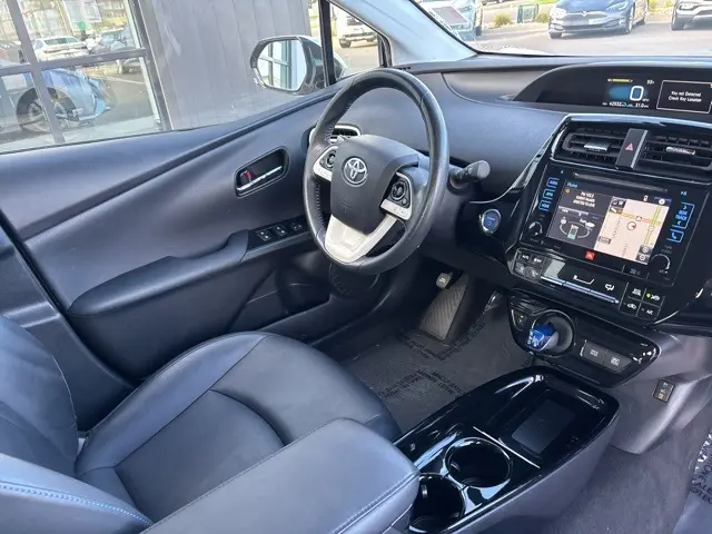 2017 Toyota Prius Four photo 11