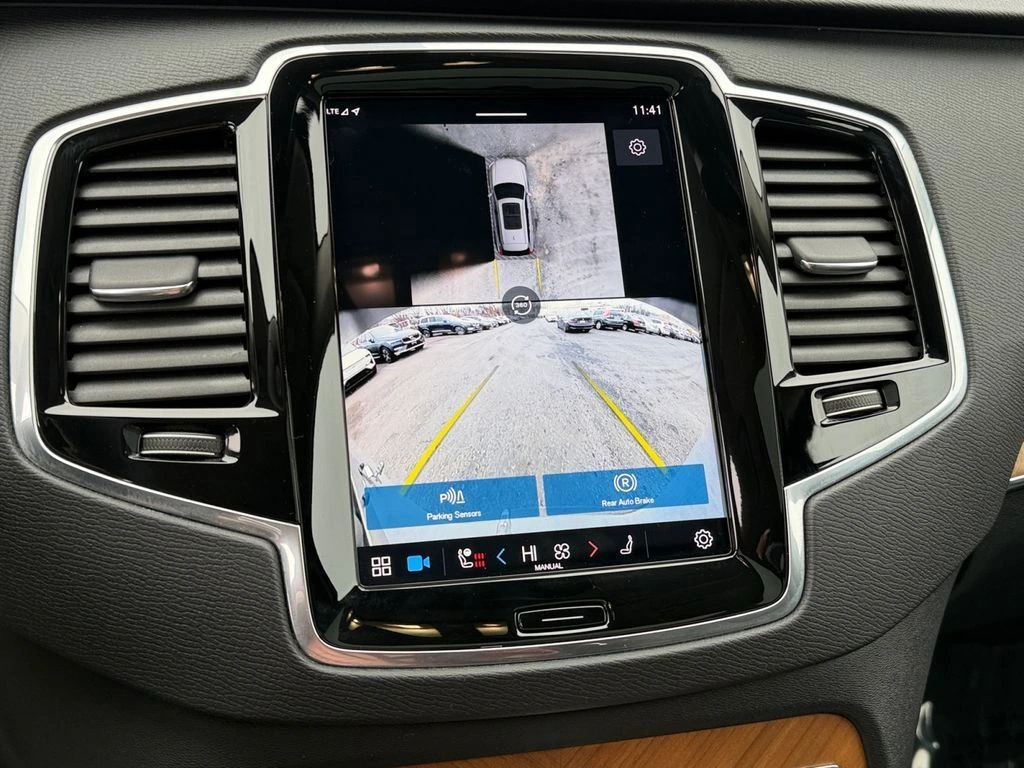2025 Volvo - image 21