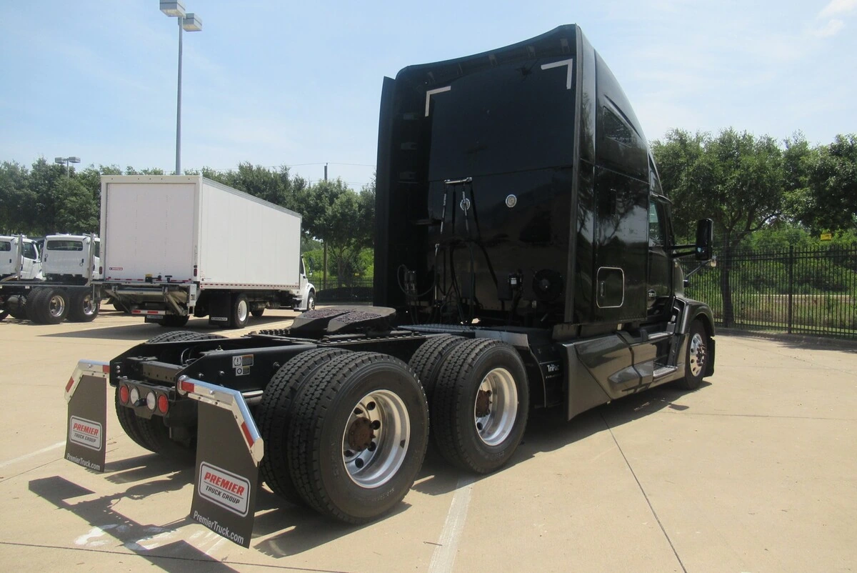 2023 Kenworth T680 — photo 4