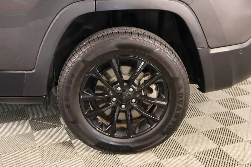 2023 Jeep Cherokee Altitude photo 9