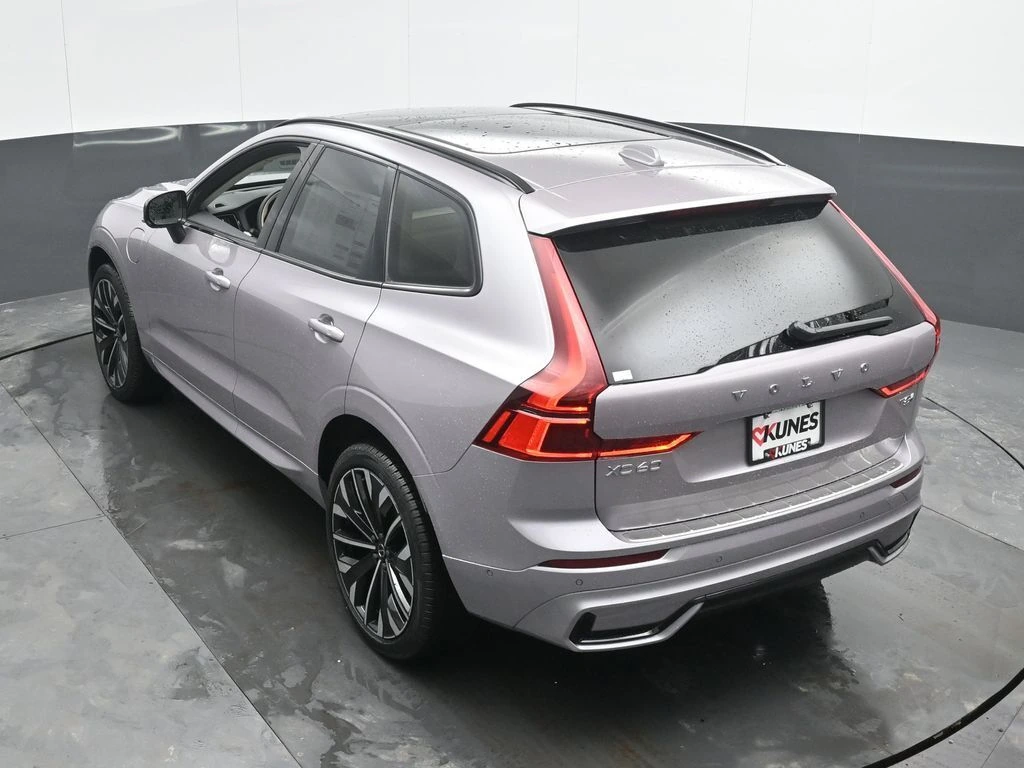 2026 Volvo - image 36