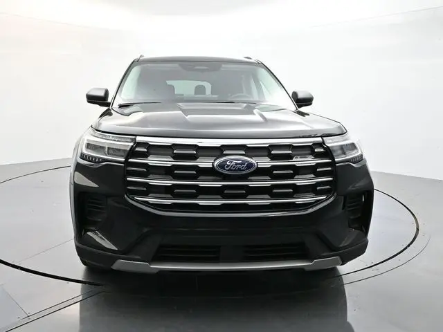2025 Ford Explorer photo 2