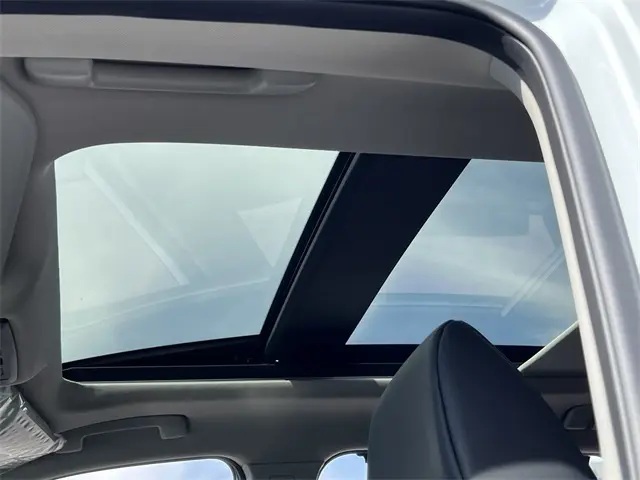 2026 Nissan Rogue SV photo 18