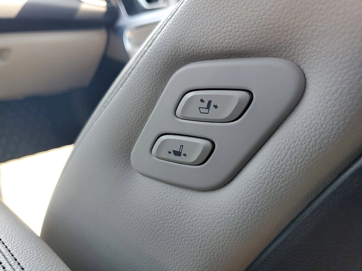 2022 GENESIS G70 Standard - Photo 16